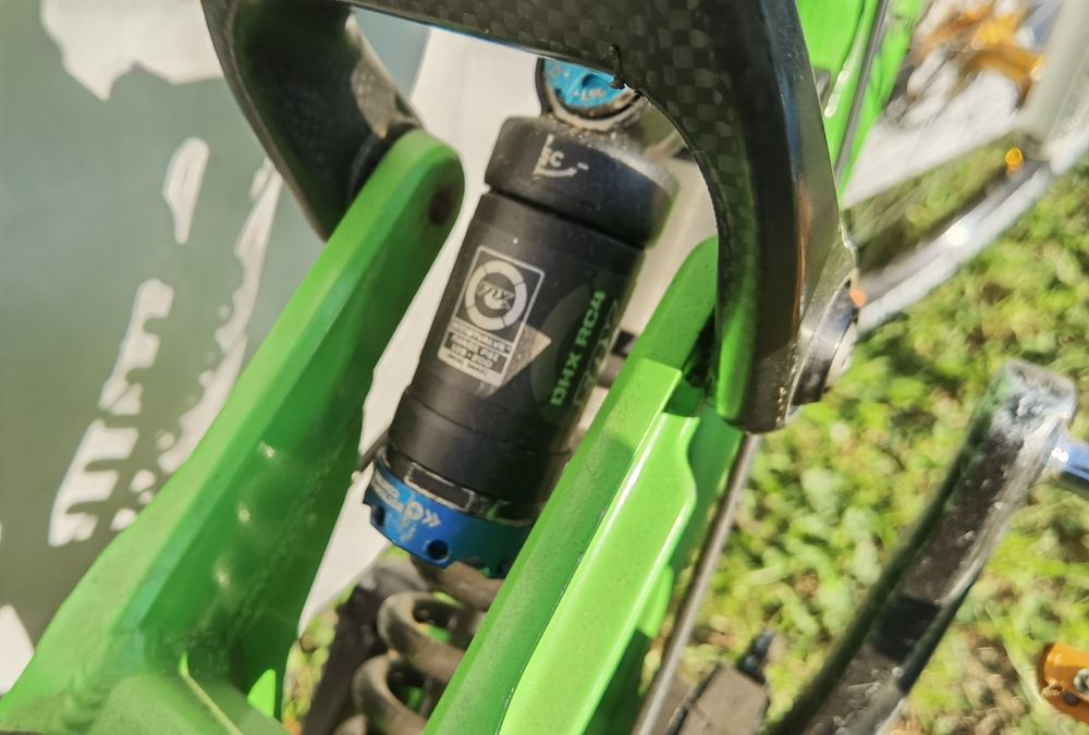 Santa Cruz Nomad C e Santa Cruz V10