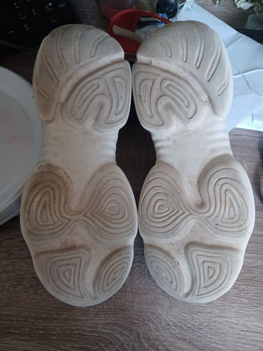 Продам жіночі текстильні кросівки