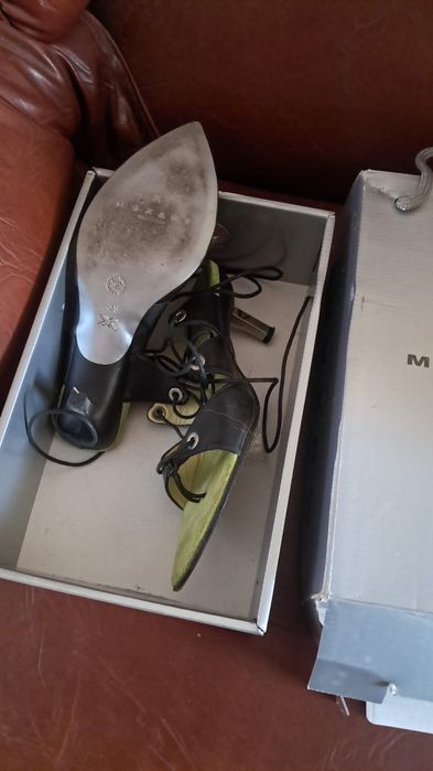 Sapatos entre 15€ a 20€ com possibilidade de negociação