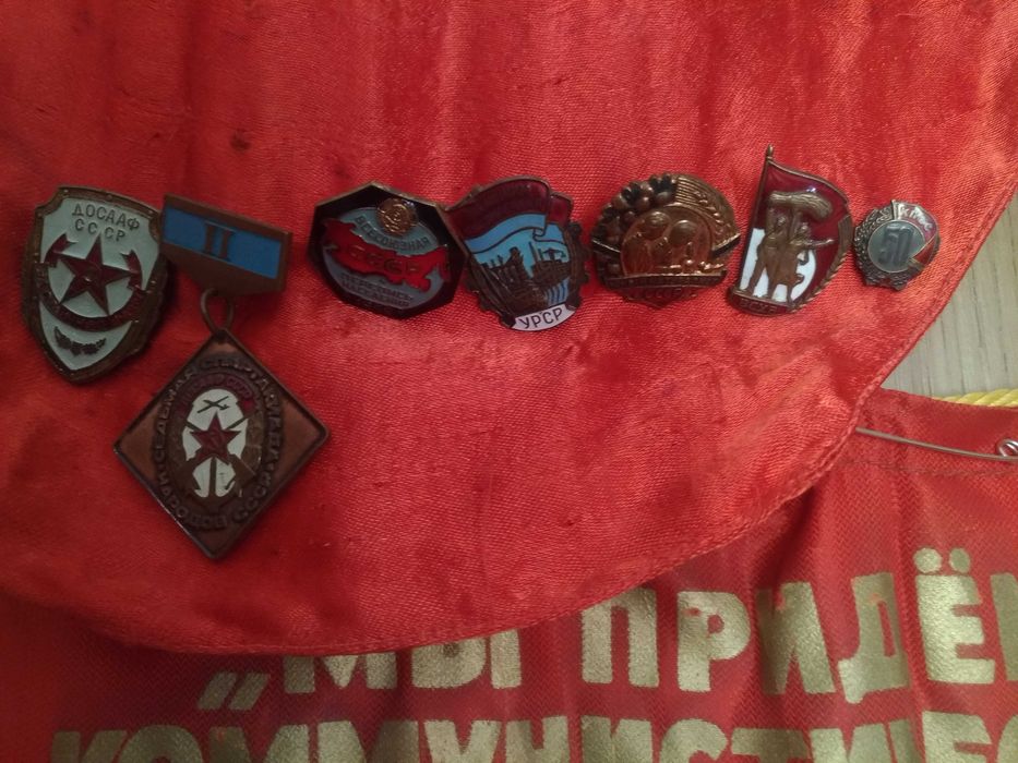 Набор значков разной тематики