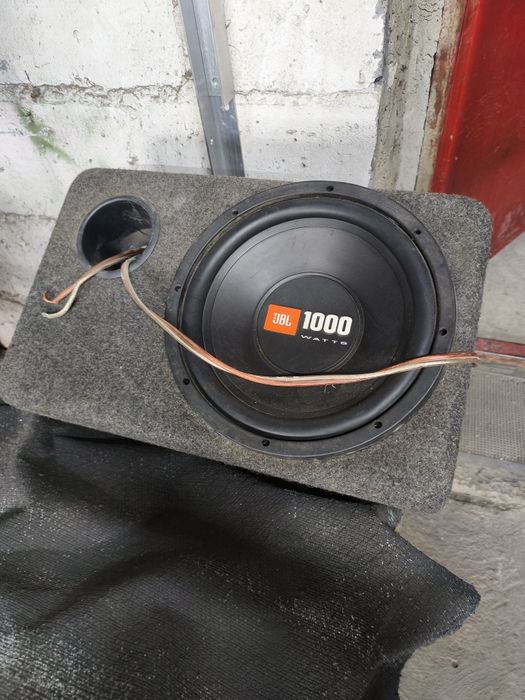 Subwoofer z głośnikiem JBL