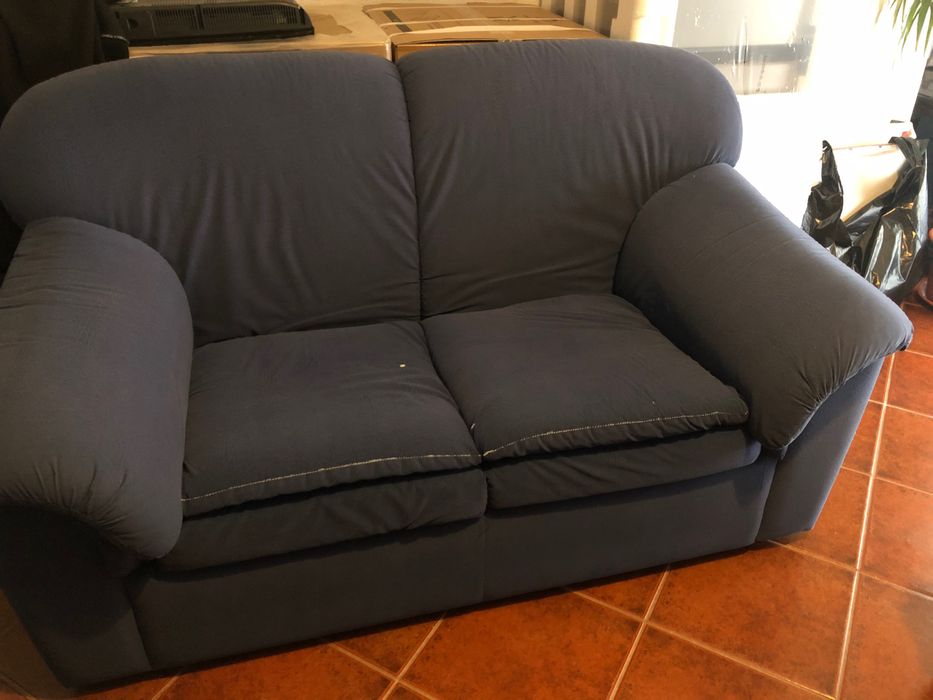 Sofá de dois lugares azul