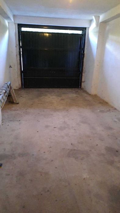 Garagem A 100m do ISCAC Business School e Escola Agrária