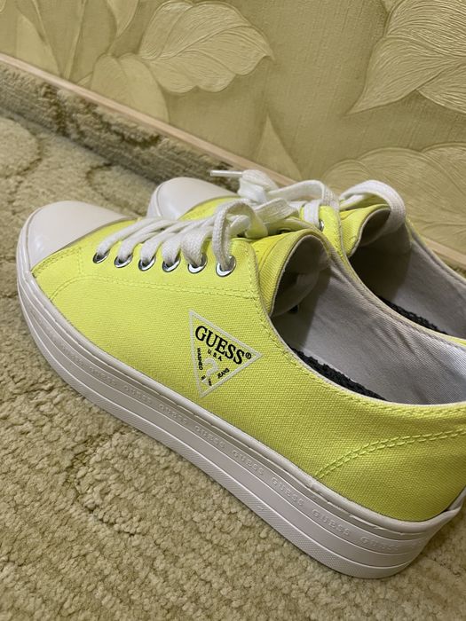 Продам кеди Guess