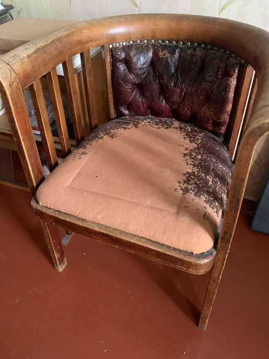 Старовинне крісло фірми Jacob & Josef Kohn (кін 19 сторіч)