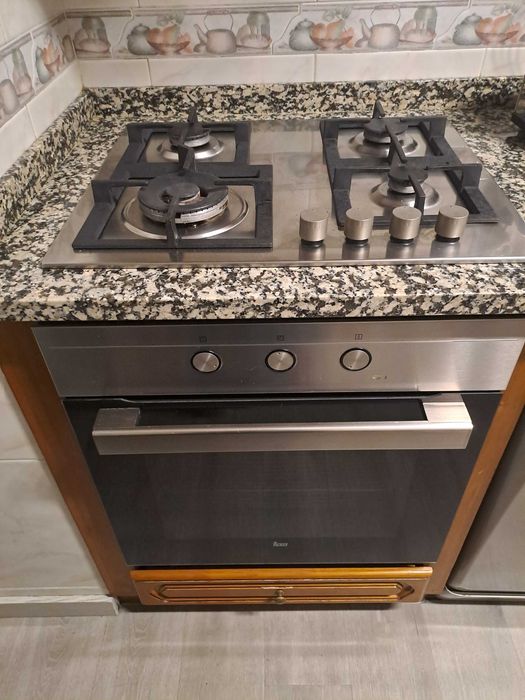 Cozinha completa em madeira maciça