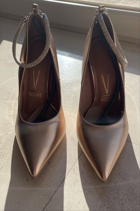 Sapatos altos dourado Vizzano