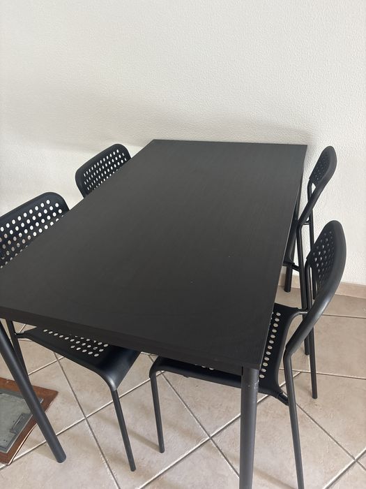 Mesa com 4 cadeiras