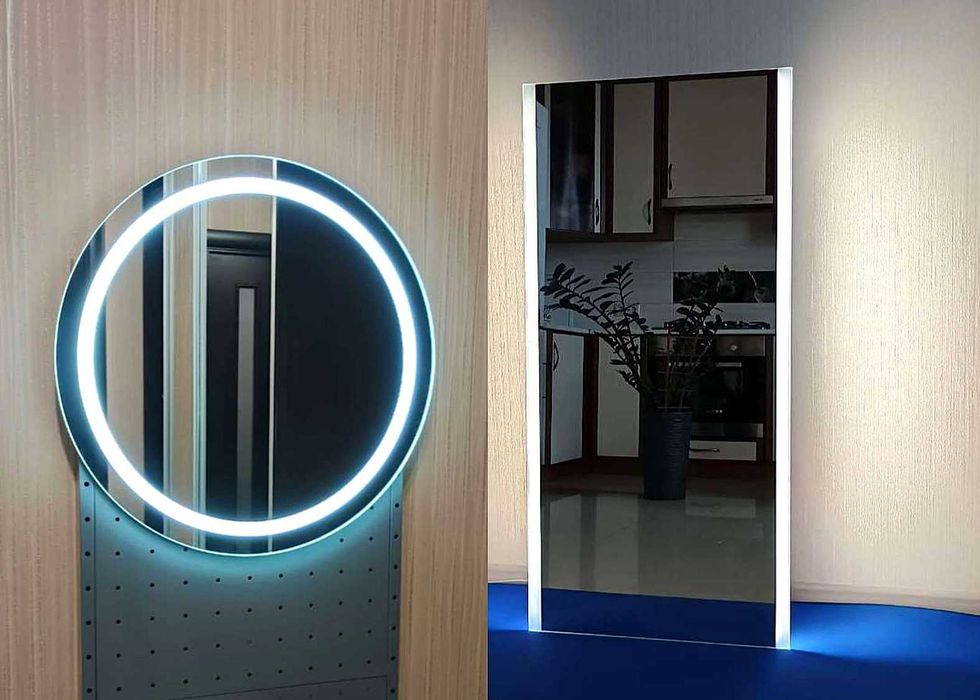 Дзеркало у ванну з led підсвіткою з поличкою  Зеркало с лед подсветкой