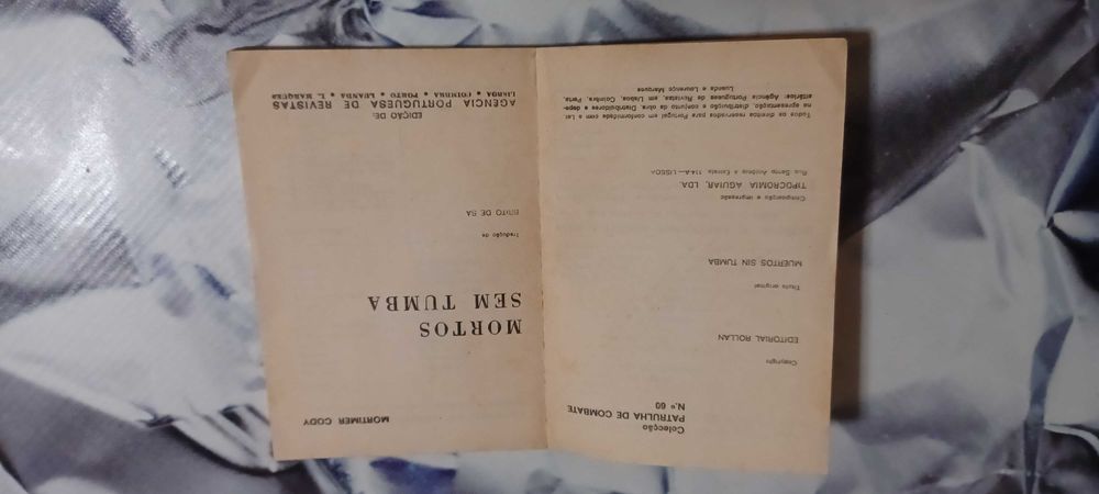 Livro _Mortos sem Tumba_ de Mortimer Cody