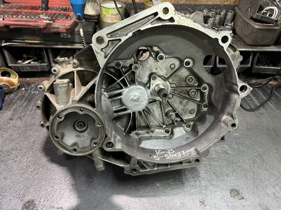 Новая коробка кпп кадди Caddy 2.0 1.6 0AH301103B 0AH301107F LBR JJU