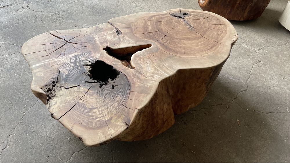 Ława jesionowa, potężny monolit na kołach