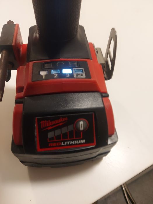 Ударний шуруповерт Milwaukee M18 FID,плюс швидка зарядка і акумулятор3