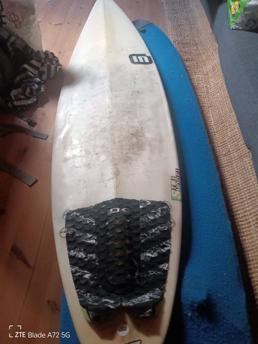 Prancha de surf com defeito