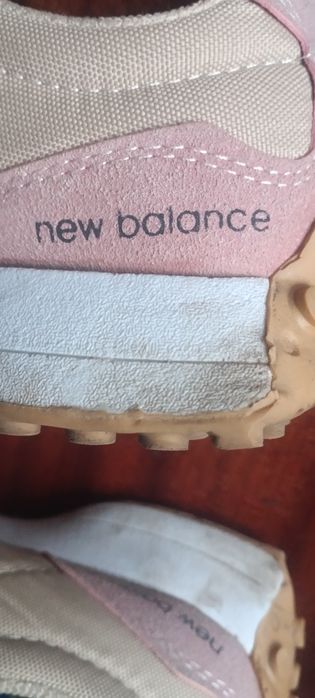 Жіночі кросівки new balance модель 327