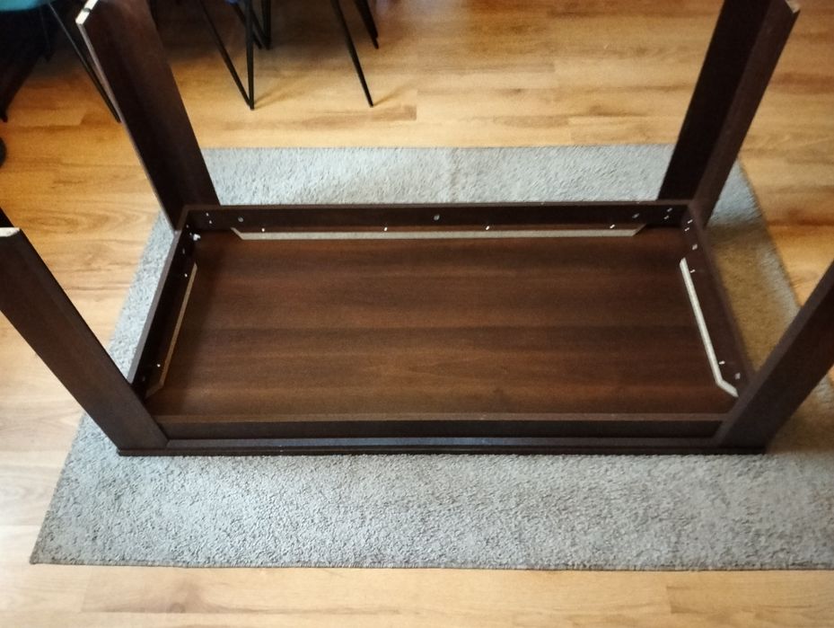 Stół do salonu lub jadalni