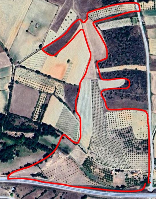 10 Hectares (100.000m2)  Terreno Agrícola Duas Igrejas Miranda do Douro, bem localizado, água e com maquinaria agrícola