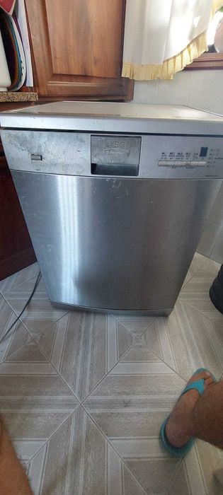Maquina de lavar loiça AEG (avariada)