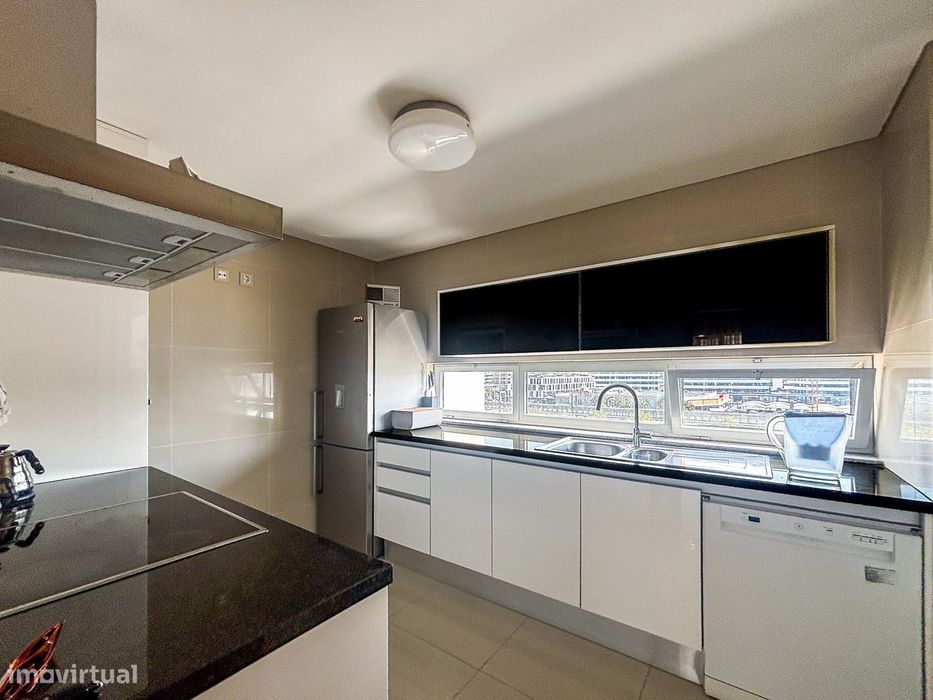 Apartamento T2 mobilado com garagem e elevador para arrendar no centro
