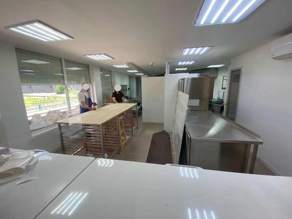 Магазин кафе 81 м² вихід з метро Героїв Праці аптека, виробництво прод