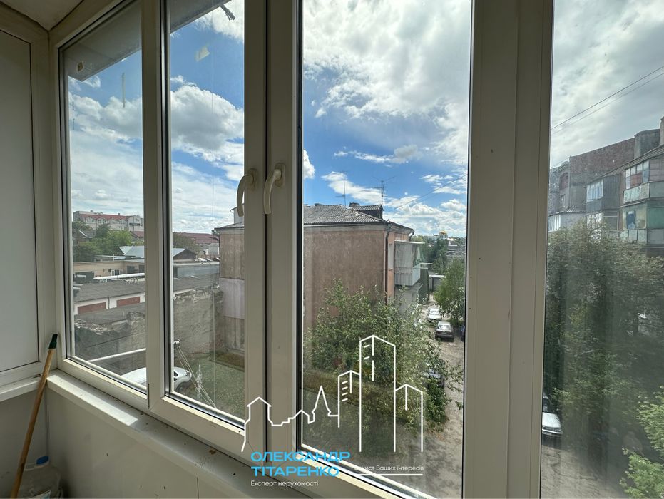Продам гарну двокімнатну квартиру біля парку!
