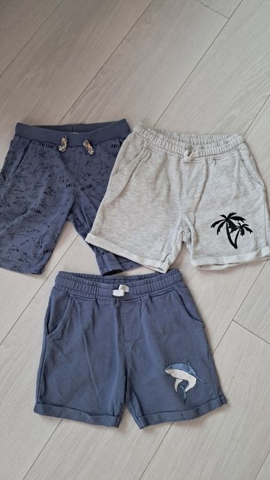 Krotkie spodenki chlopiece 122