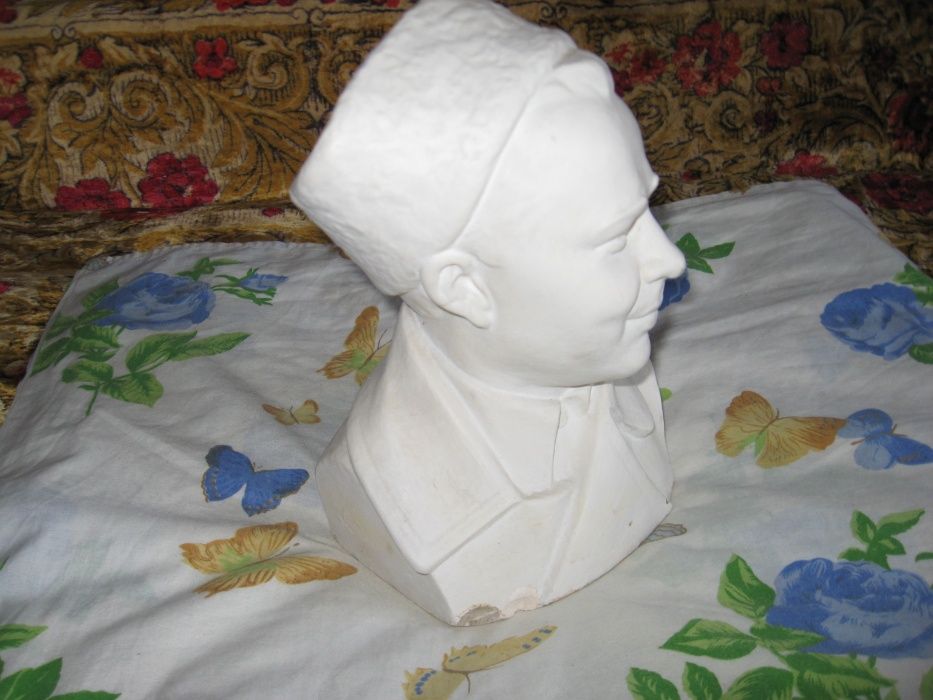 Бюст Гайдара. Гипс.