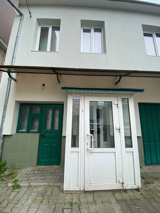 Здається офіс 4 кабінети 80 кв м + склад 30м та 3 паркомісця, вул. Героїв Майдану