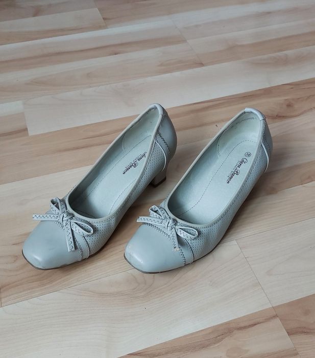 Buty na obcasie roz.38