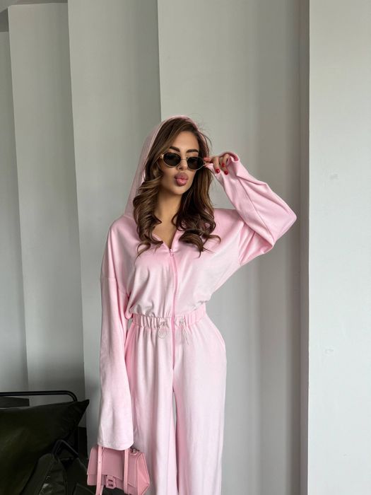 Рожевий велюровий комбінезон зі зйомними резинками