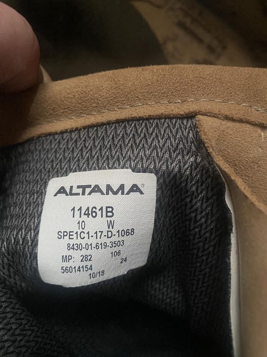 Продам берці нові