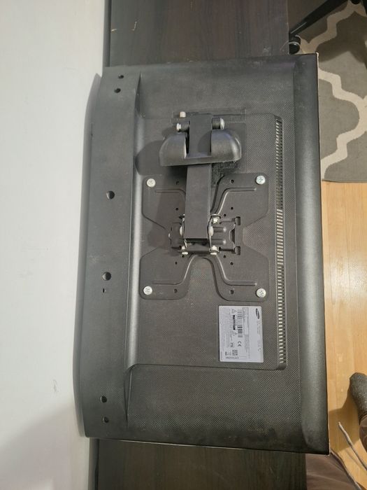 Telewizor Samsung 32' z uchwytem ściennym - 1-18 szt.