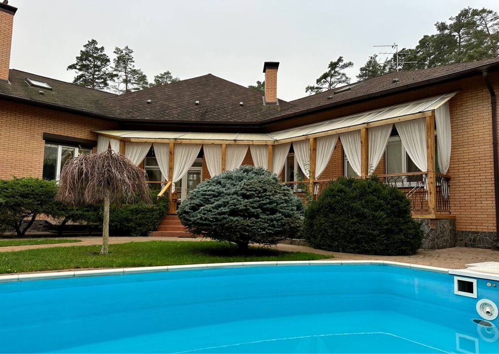 Продаж чудового будинку з басейном 640 кв на 20 сотках в Лісовій Бучі