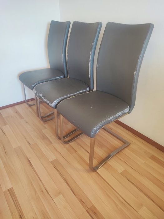 Продаю Кухонні Стільці 3 шт.З чохлами