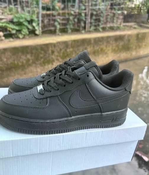 Nike Air Force 1 Czarny 46