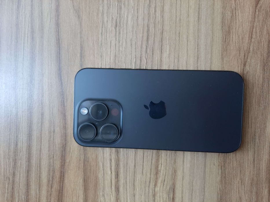 iPhone 15 Pro 128GB Black 86% kondycji + 9 etui + akcesoria