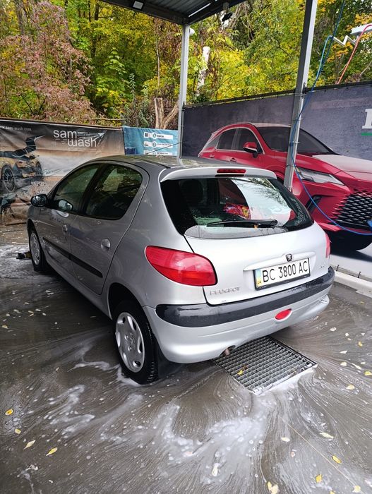 Надійне економне авто