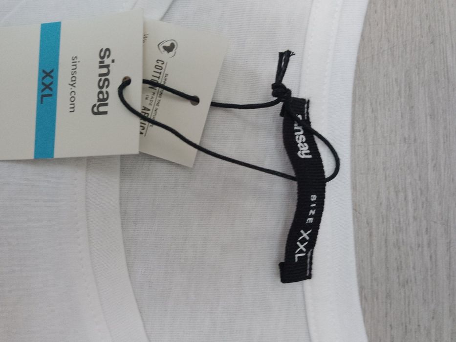 Модная футболка Sinsay . 100% .Коттон