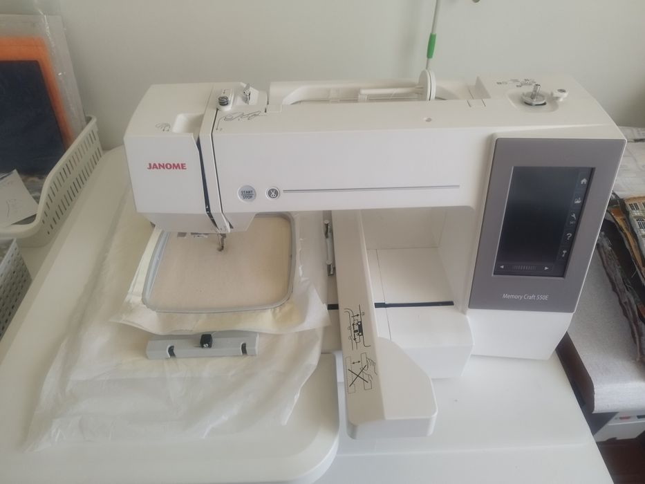 Janome MC550E – Como Nova + 4 Bastidores + Revisão Feita