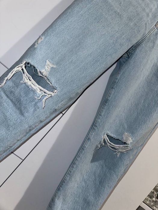Джинси голубі ZARA 38 розмір з рваними колінами