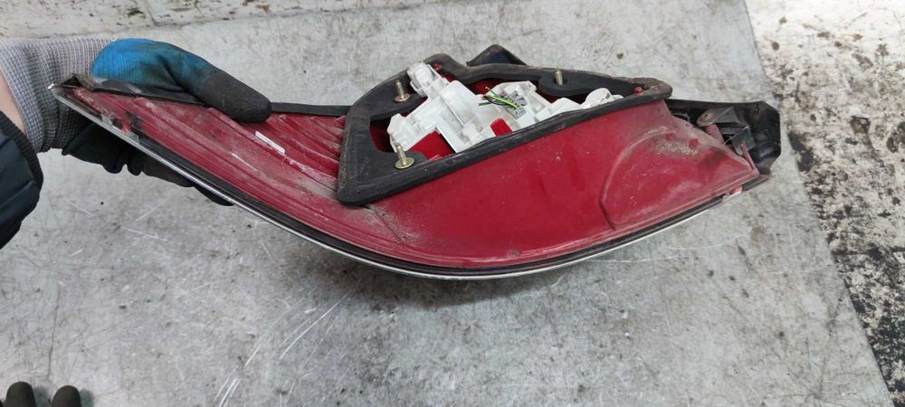 Ford Mondeo MK3 Lift Sedan Lampa Prawa Tylna Prawy Tył PT