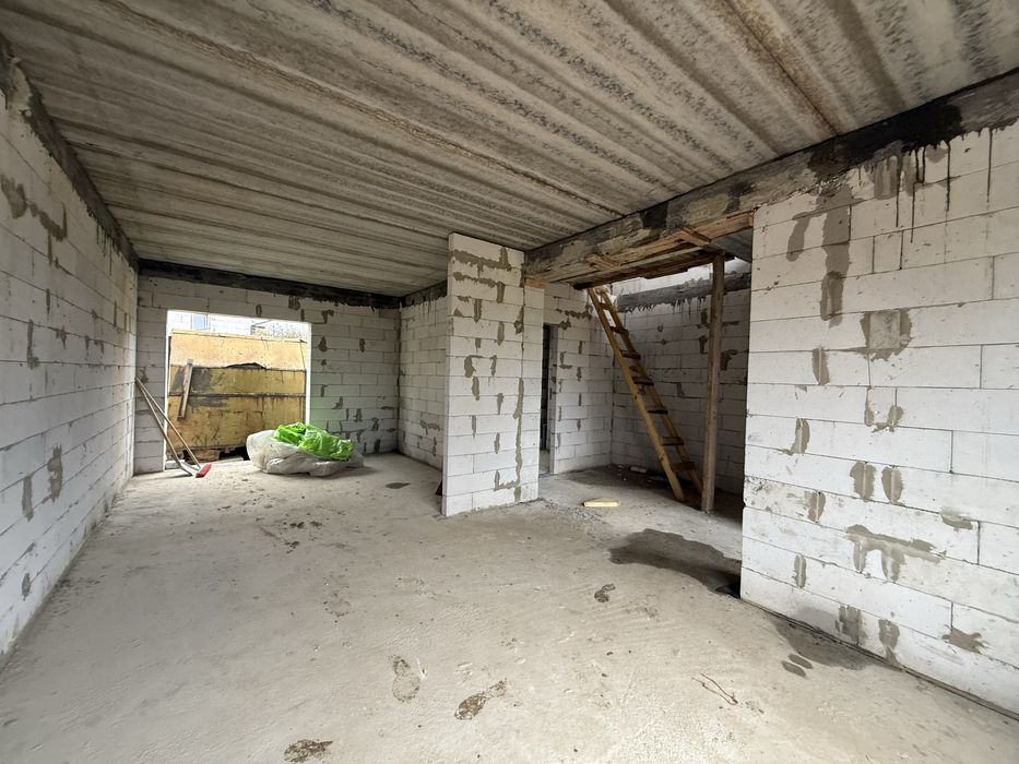 Продам двох поверховий будинок