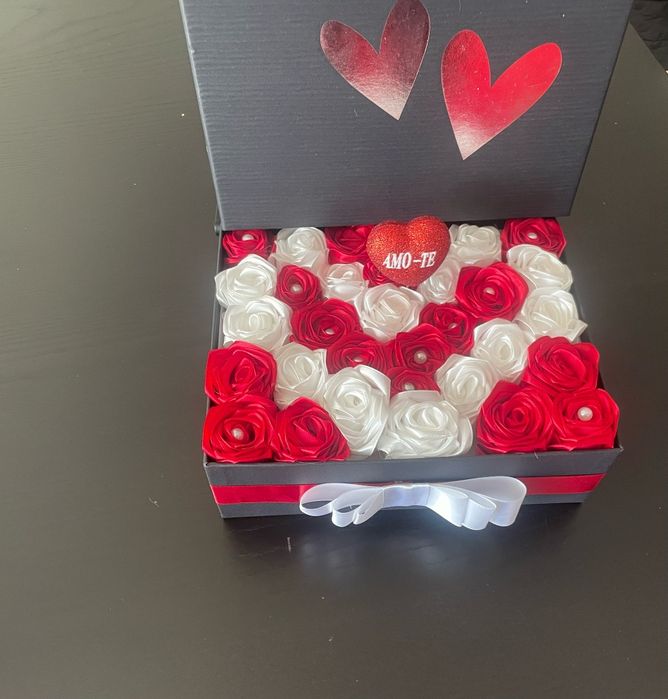 Arranjo rosas de cetim