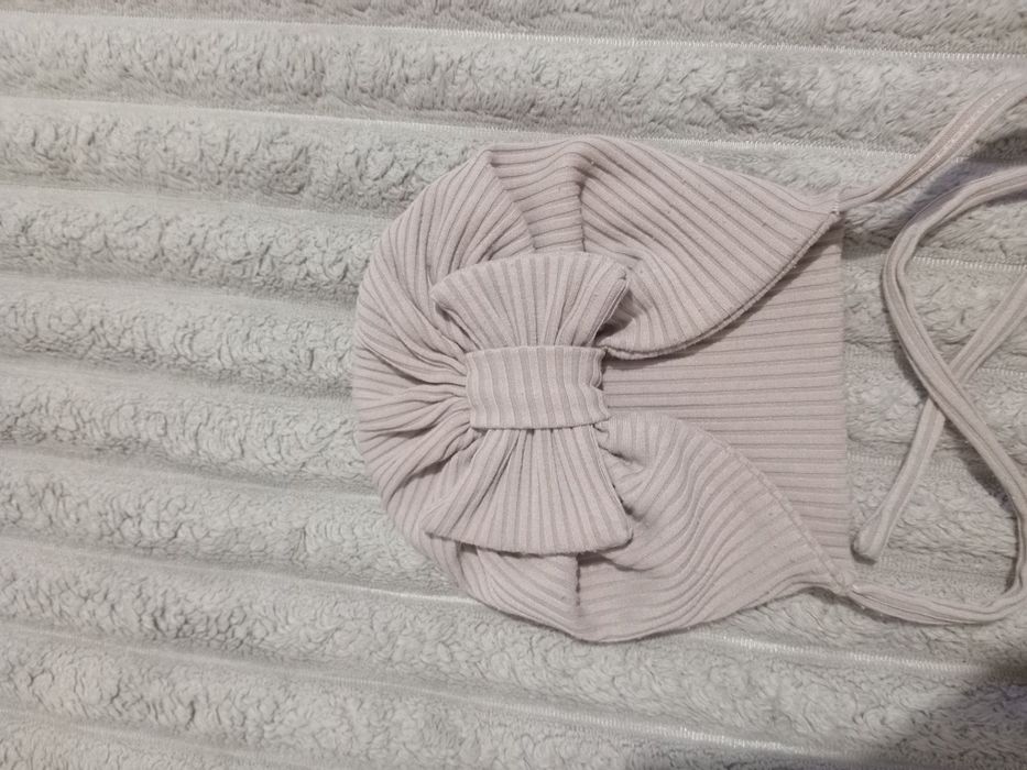 Шапки для дівчинки від 6 до 12 місяців