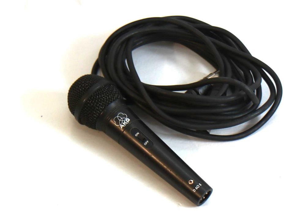 Microfone AKG D60s a funcionar na perfeição