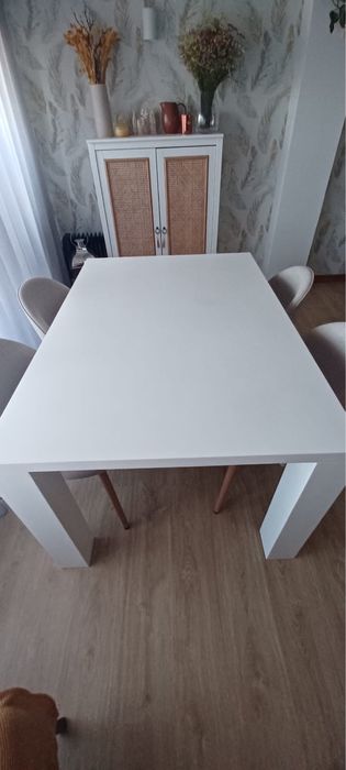 Mesa de jantar madeira macica lacada a branco