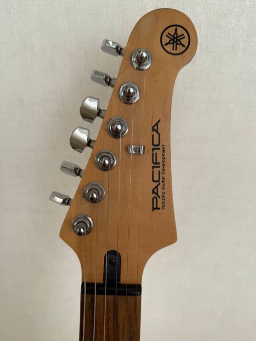Електро гітара Yamaha Pacifica 012