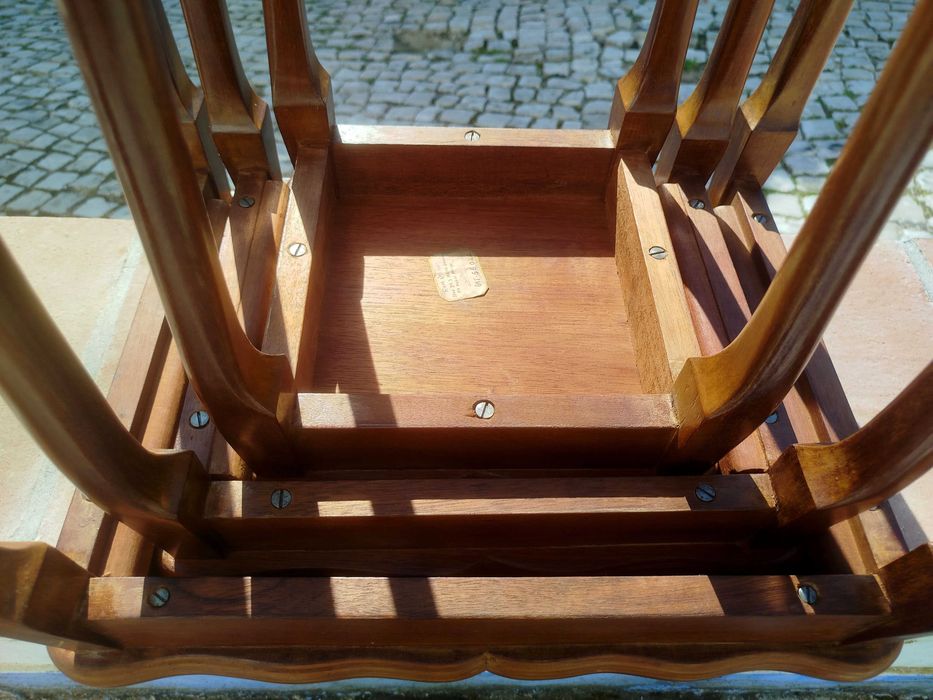 Conjunto de 3 Mesas de Encaixe "Mesa Mãe" Moveis Antigos em Mogno Polido