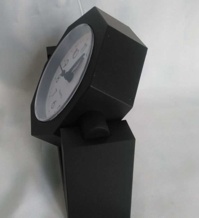 Настільний будильник кварцовий з поворотним корпусом