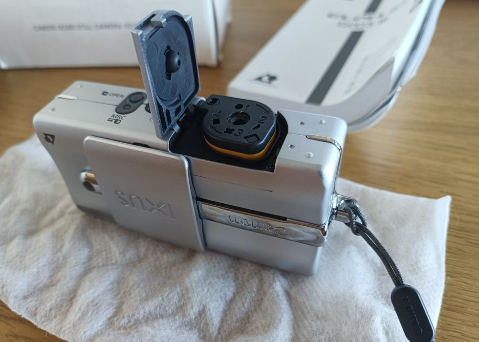 Máquina fotográfica Canon Ixus III